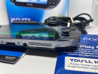 PS Vita Wi-Fi (PCH-1003) OLED - 3