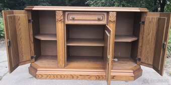 Rustikálna masivná dubová komoda s vitrinou - 3