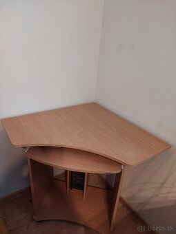 Rohový písací stolík - 3