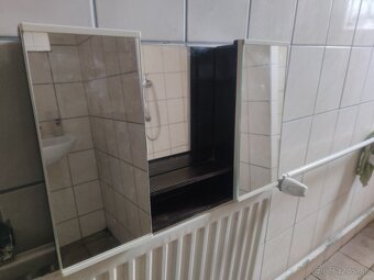 Bakelit skrinka. - 3