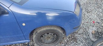 Predám spolujazdcov blatník na škoda Fabia kód farby 4590 - 3