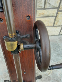 Stroj na testování pružnosti příze. John Nesbitt ltd Manches - 3