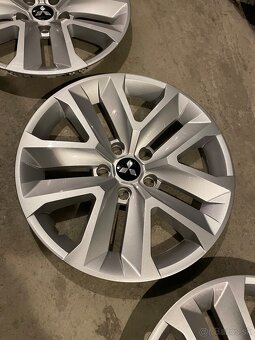 Originál Mitsubishi puklice 17 - 3