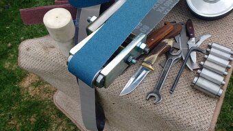 Pásová bruska na noze - 3