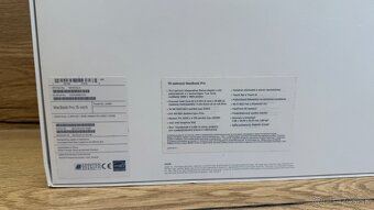 Apple MacBook Pro 15" Retina Touch Bar 2019 - 3