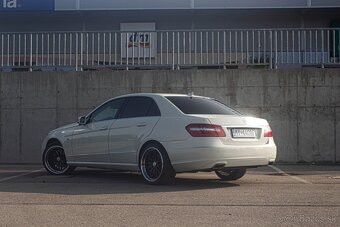 Mercedes-Benz E trieda Sedan - 3