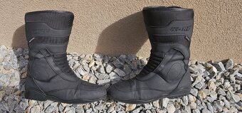 Predám vysoké moto čižmy značky KORE, veľkosť 43, reálne 44 - 3