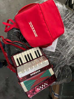 Predám detskú ťahaciu harmoniku HOHNER s púzdrom - 3
