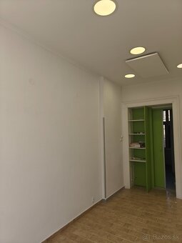 Prenajom obchodného priestoru s parkovanim v centre Trencina - 3