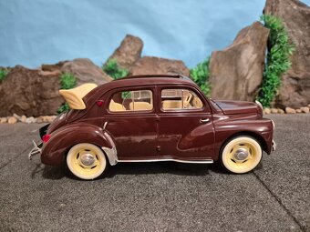 Prodám model 1:18 Renault 4CV cabrio - 3