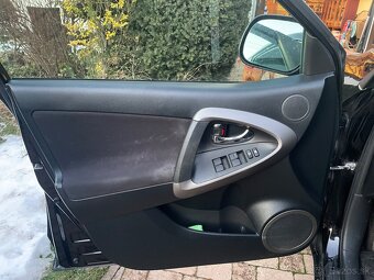 Rav 4 2,2D Diesel 100kw R.v. 09/2007 prvý majiteľ - 3