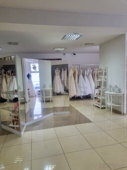 Odstúpim zabehnutý svadobný salón v centre Lučenca - 3
