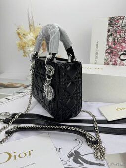 Elegantná čierna mini kabelka so striebornými detailmi - 3