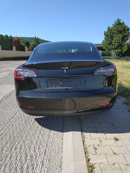 Tesla model 3 - 3