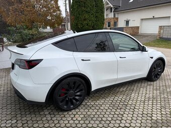 Tesla Model Y Performance Dual Motor - 3