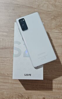 SAMSUNG S20 FE - 3