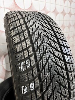 215/60 R16 95H zimní GoodYear - zánovní 2024 - 3
