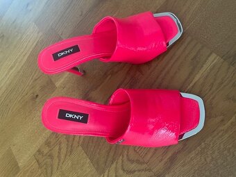 DKNY Šlapky nové - 3