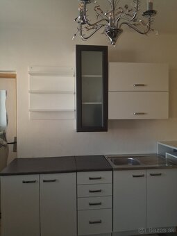 Kuchynská linka+ barový stôl so stoličkami - 3