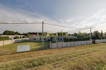 PREDAJ - Luxusná vila v súkromnom areáli v obci Králová nad - 3