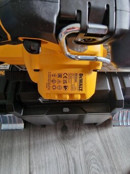Kotoučová pila DEWALT DCS565 18V XR 165mm - 3