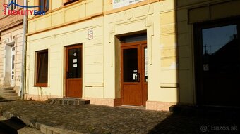 PRENÁJOM-obchodného priestoru s parkovacím miestom - Horná u - 3