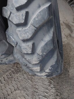 Predám pneu 16.9-24 - 3