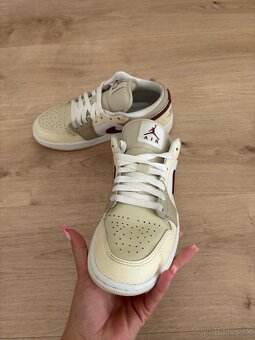 Air Jordan 1 Low "Desert Khaki" Wmns - 3