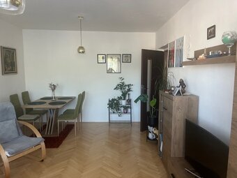Príjemný dvojizbový byt s dvomi lodžiami - 3