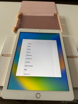 Apple iPad (2017) 128GB Wi-Fi Gold - 3