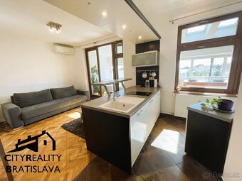 Výnimočný 3-izbový byt s veľkou presklenou terasou v srdci P - 3