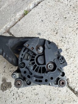 Alternátor audi a4 b7 - 3