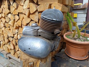 Motor ČZ 175 / 356 nebo skútr ČZ 501 - 3