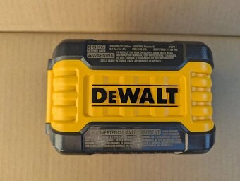 DeWALT DCB 609 - 3