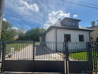 Rodinný dom s krásnym slnečným pozemkom o výmere 950 m2 v Bá - 3
