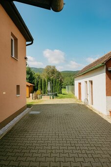 Rodinný dom s pozemkom 1090m2 / Nitrica - 3