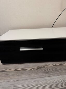 Skrinka pod TV - 3