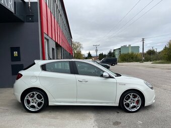 Alfa Romeo Giulietta 1.6 JTDm Šport = 196531km, 2011  = - 3