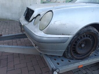 naraznik mercedes E 210 - 3