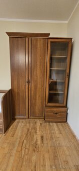 Predám vešiakovú skriňu - 3