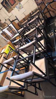 Predam PEVNE KOVOVE STOLICKY - 24ks - 3