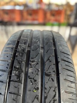 235/40R18 - 3