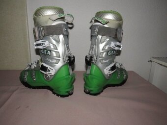 Predam ski-alp lyziarky ,c.38-39,25 cm TECH - 3