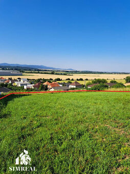 Slnečný stavebný pozemok  v Malých Bieliciach- znížená cena - 3