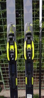 Bežecké lyže Fischer s palicami a s topánkami. - 3