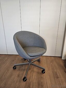 Šedá otočná stolička - 3