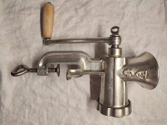 Prdám mlynček na mäso a na orechy - 3