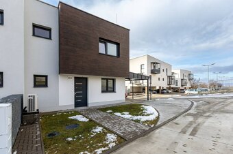 NA PREDAJ MODERNÝ 5i podpivničený RD s veľkou terasou Trnkov - 3
