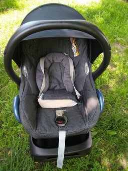 autosedačku Maxi Cosi spolu so základnou FamilyFix - 3