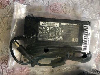 Nabíjačka na notebook originál HP 19V 4,74A / hrubá čierna. - 3